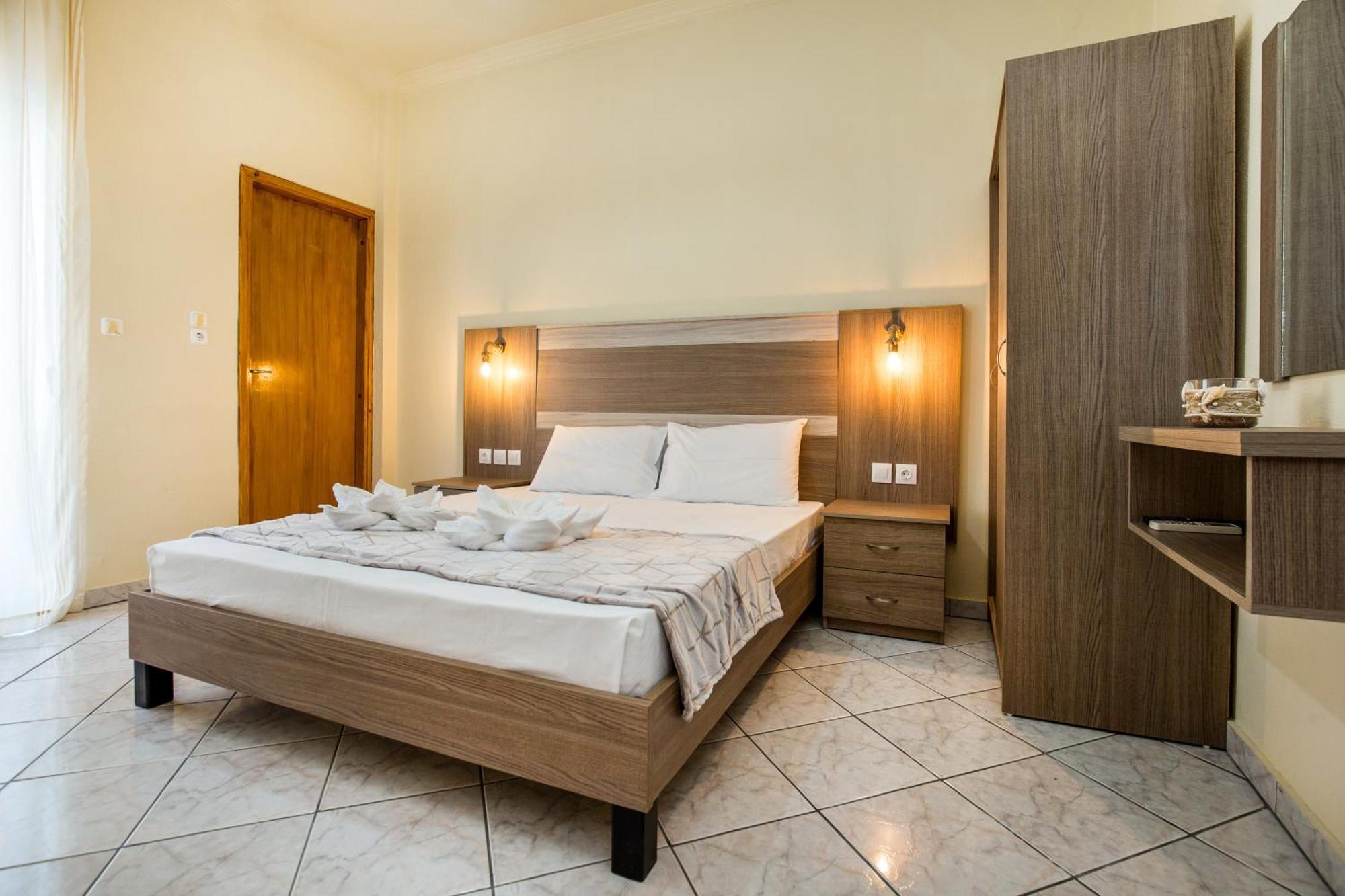 פוטוס Ianos Apartments מראה חיצוני תמונה