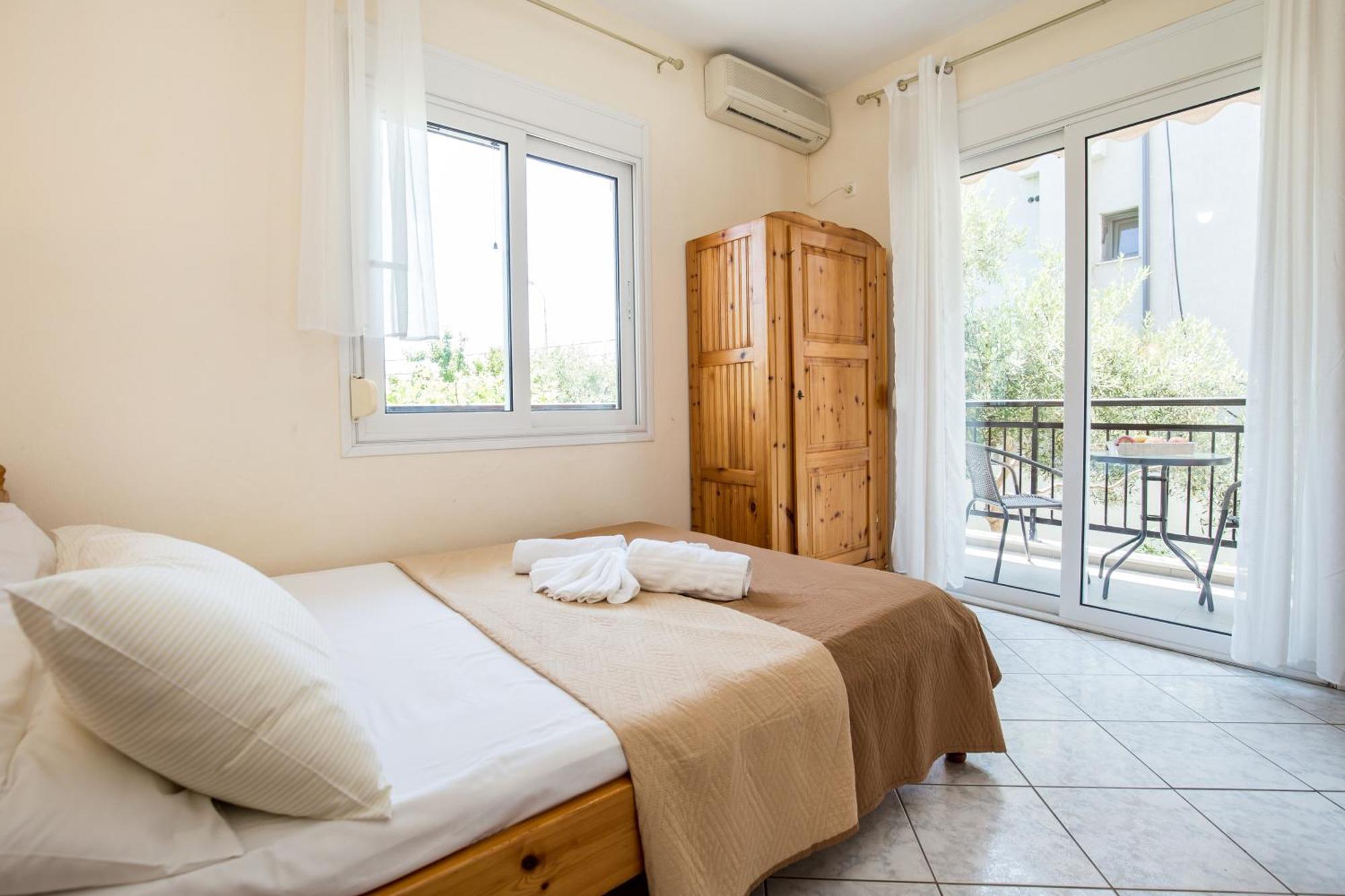 פוטוס Ianos Apartments מראה חיצוני תמונה