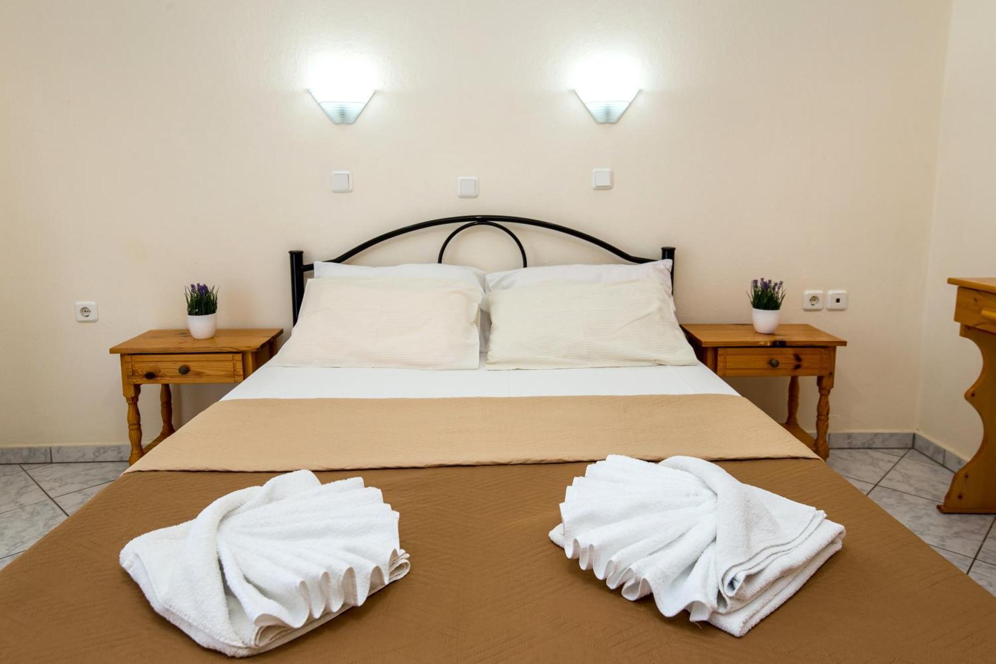פוטוס Ianos Apartments מראה חיצוני תמונה
