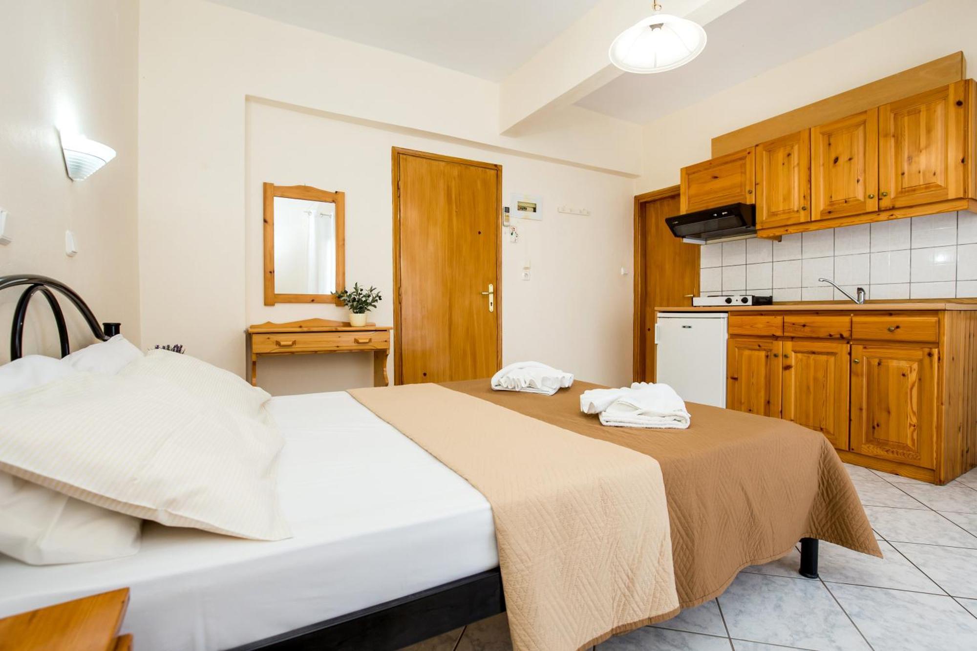 פוטוס Ianos Apartments מראה חיצוני תמונה