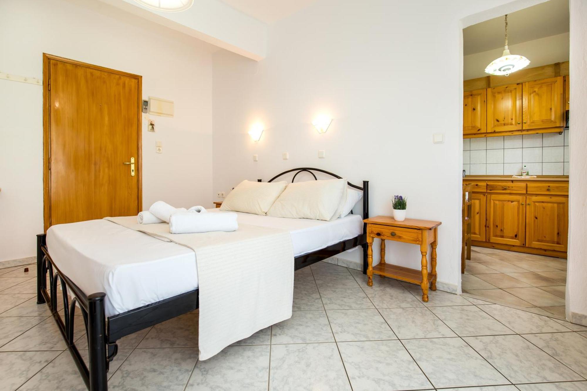 פוטוס Ianos Apartments מראה חיצוני תמונה