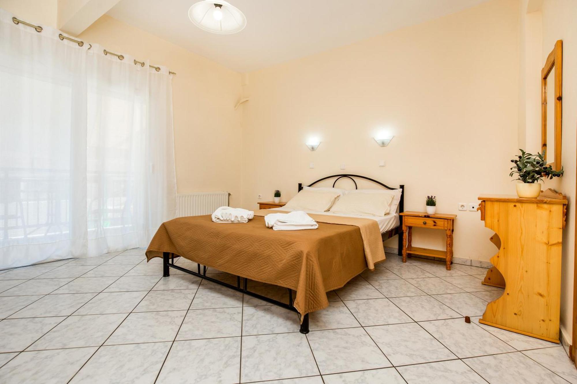 פוטוס Ianos Apartments מראה חיצוני תמונה
