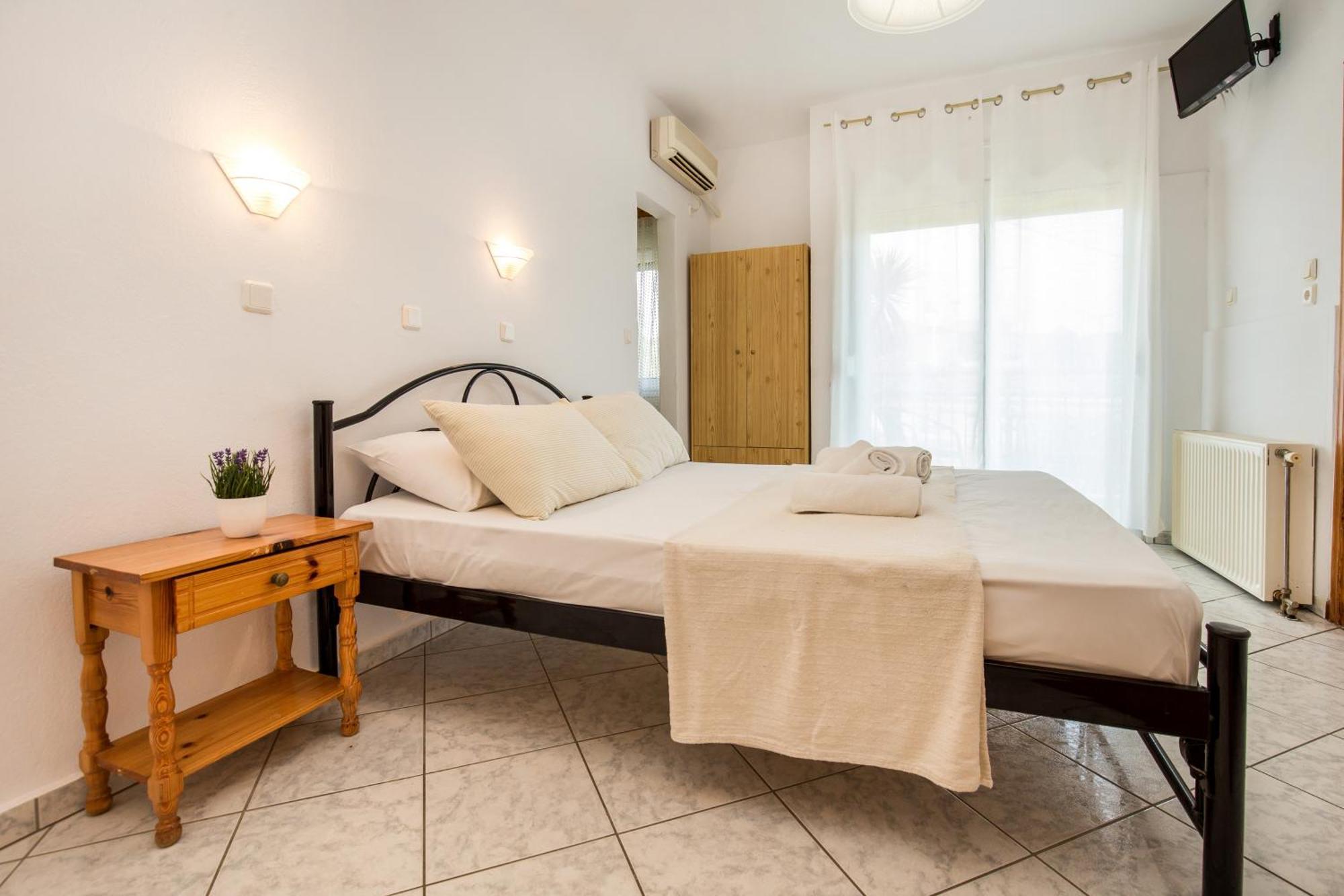 פוטוס Ianos Apartments מראה חיצוני תמונה