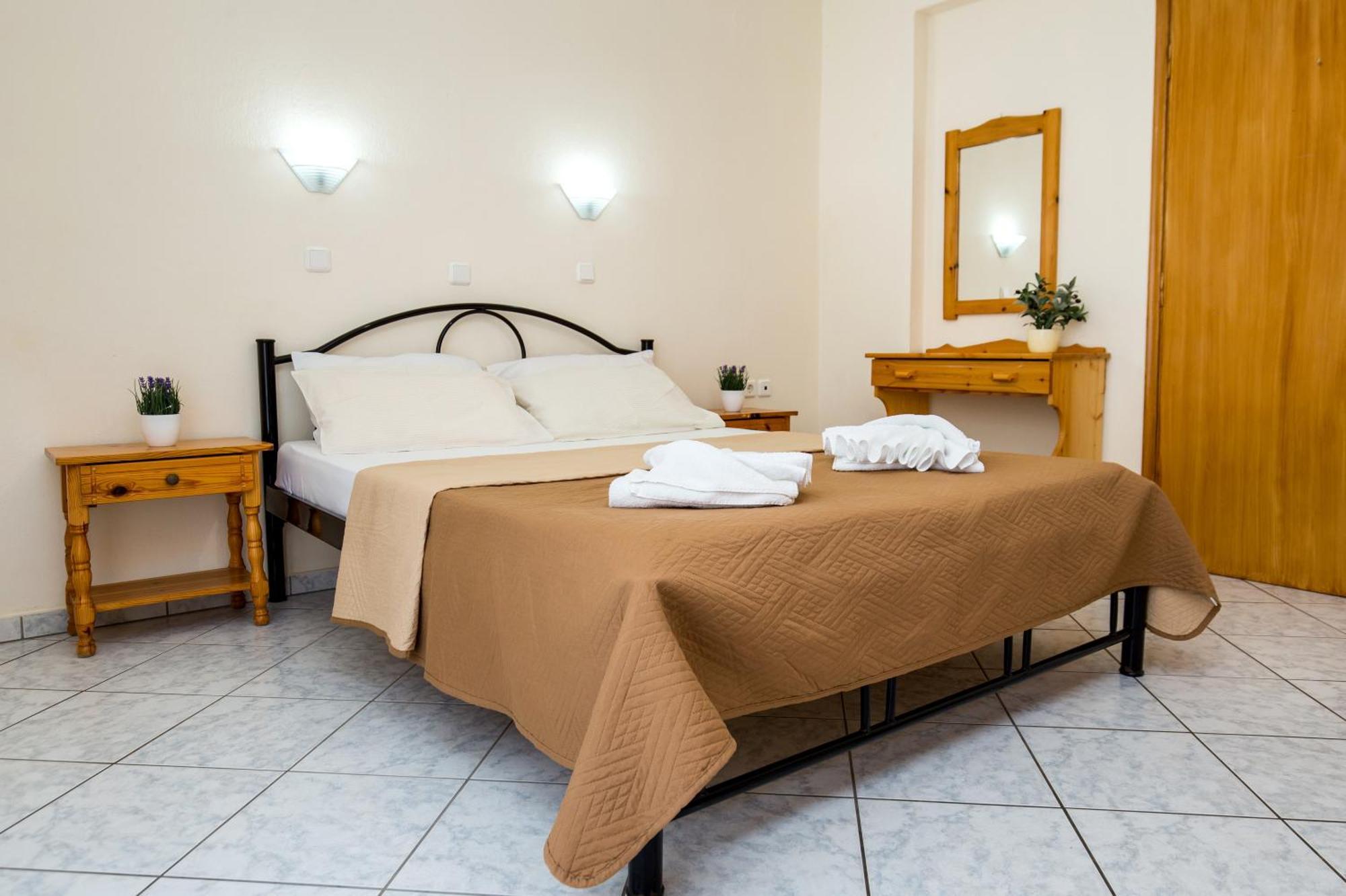 פוטוס Ianos Apartments מראה חיצוני תמונה