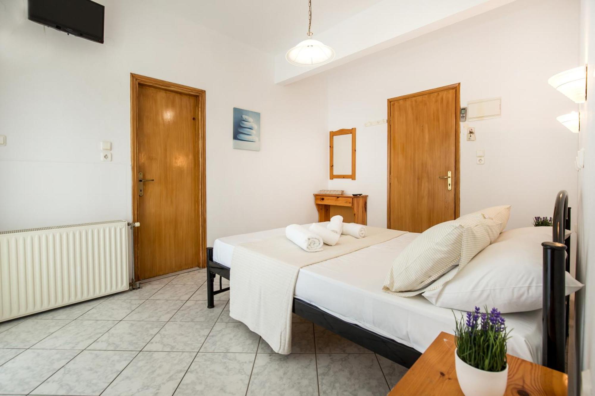 פוטוס Ianos Apartments מראה חיצוני תמונה