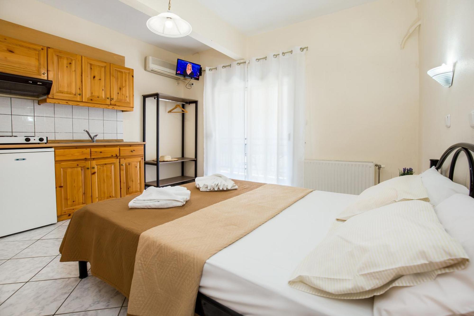 פוטוס Ianos Apartments מראה חיצוני תמונה