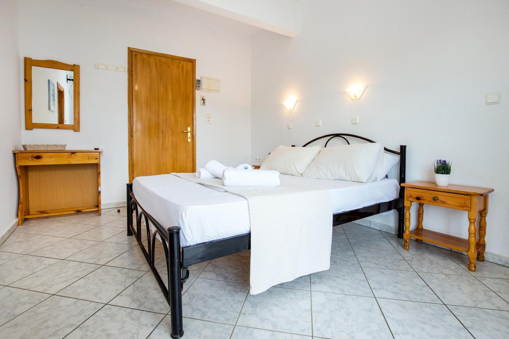 פוטוס Ianos Apartments מראה חיצוני תמונה