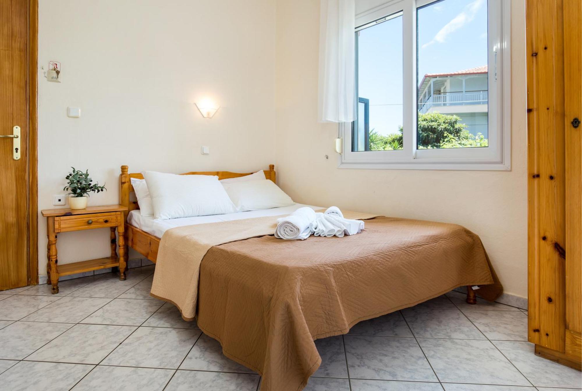 פוטוס Ianos Apartments מראה חיצוני תמונה
