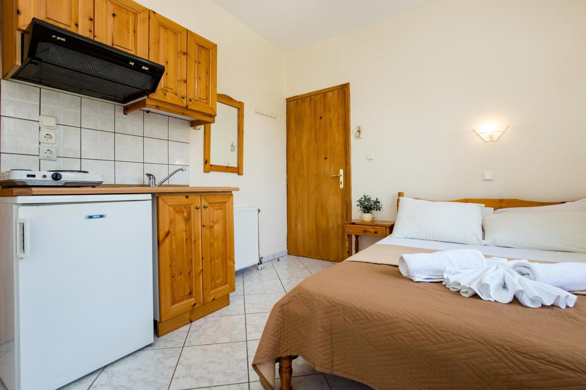 פוטוס Ianos Apartments מראה חיצוני תמונה