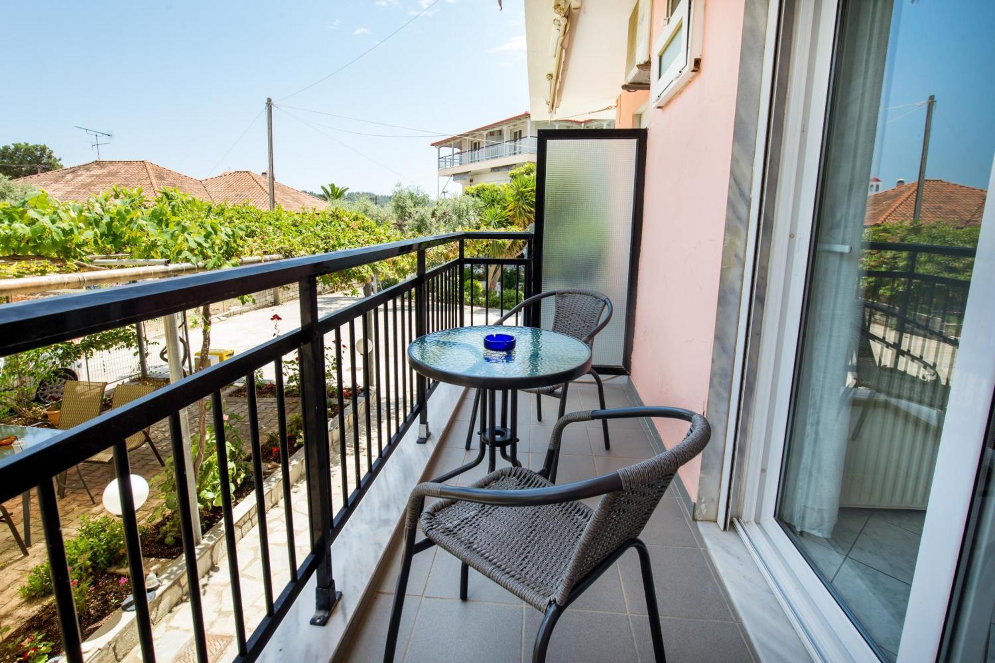 פוטוס Ianos Apartments מראה חיצוני תמונה